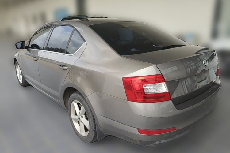 Used Skoda Octavia 2015 1.6L Automatic Yijie Edition Rear Left 45 Deg