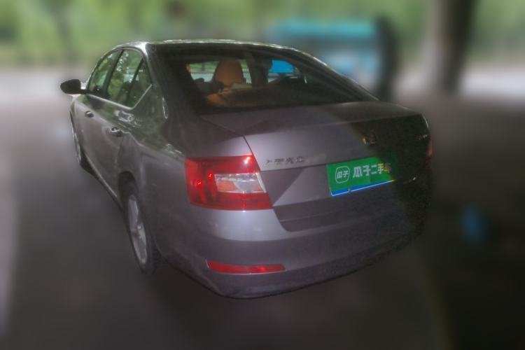 Used Skoda Octavia 2015 1.6L Automatic Yijie Edition Rear Left 45 Deg