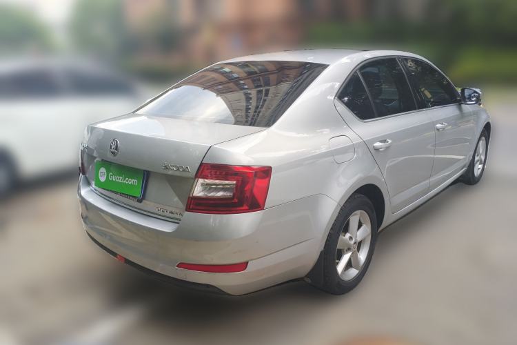 Used Skoda Octavia 2015 1.6L Automatic Yijun Edition Rear Right 45 Deg