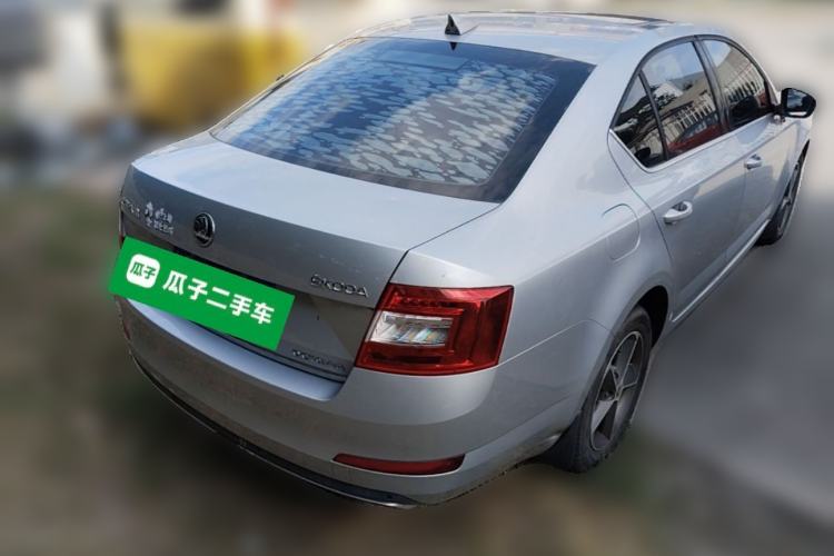 Used Skoda Octavia 2015 1.6L Manual Yijie Edition Rear Right 45 Deg