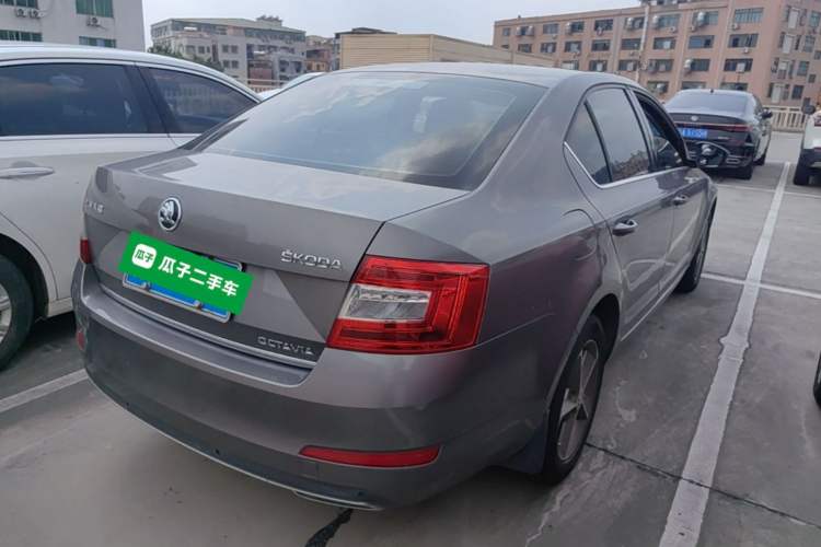 Used Skoda Octavia 2015 1.6L Automatic Yijun Edition Rear Right 45 Deg