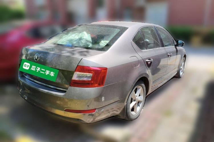 Used Skoda Octavia 2015 1.6L Automatic Yijun Edition Rear Right 45 Deg