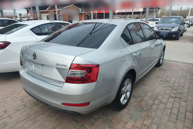 Used Skoda Octavia 2015 1.6L Automatic Yijun Edition Rear Right 45 Deg