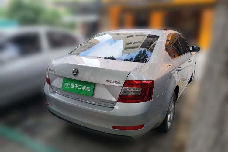 Used Skoda Octavia 2015 1.6L Automatic Yijun Edition Rear Right 45 Deg
