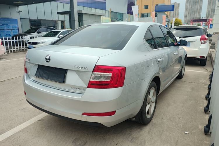 Used Skoda Octavia 2015 1.6L Automatic Yijun Edition Rear Right 45 Deg
