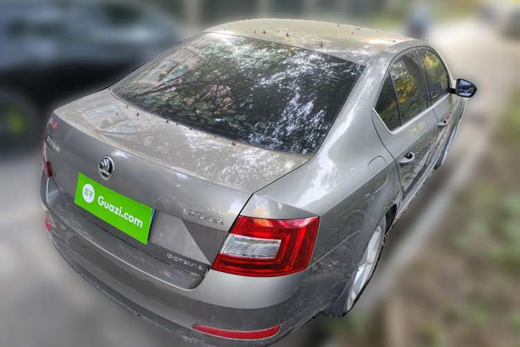 Used Skoda Octavia 2015 1.6L Automatic Yijie Edition Rear Right 45 Deg