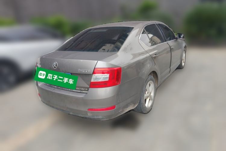 Used Skoda Octavia 2015 1.6L Manual Yijie Edition Rear Right 45 Deg