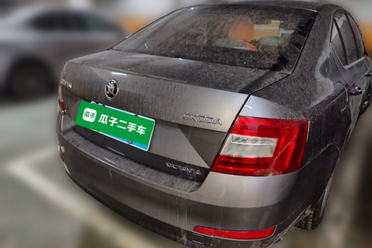 Used Skoda Octavia 2015 1.6L Automatic Yijie Edition Rear Right 45 Deg