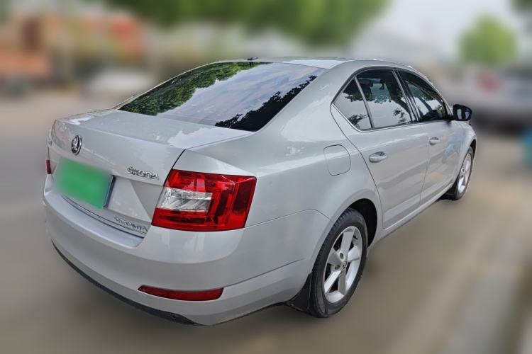 Used Skoda Octavia 2015 1.6L Automatic Yijun Edition Rear Right 45 Deg