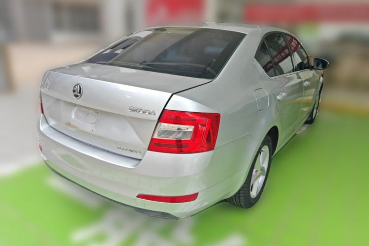 Used Skoda Octavia 2015 1.6L Automatic Yijie Edition Rear Right 45 Deg