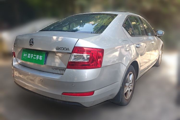 Used Skoda Octavia 2015 1.6L Automatic Eado Edition Rear Right 45 Deg