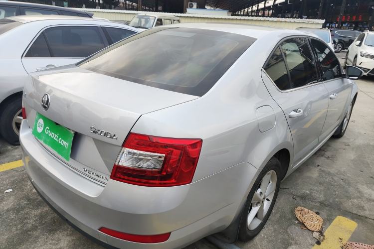 Used Skoda Octavia 2015 1.4TSI DSG Yijun Edition Rear Right 45 Deg