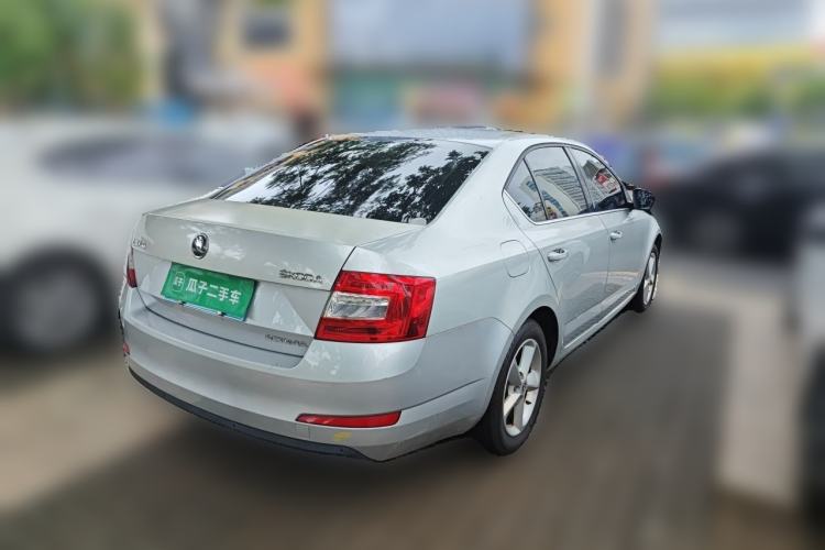 Used Skoda Octavia 2015 1.6L Automatic Yijie Edition Rear Right 45 Deg