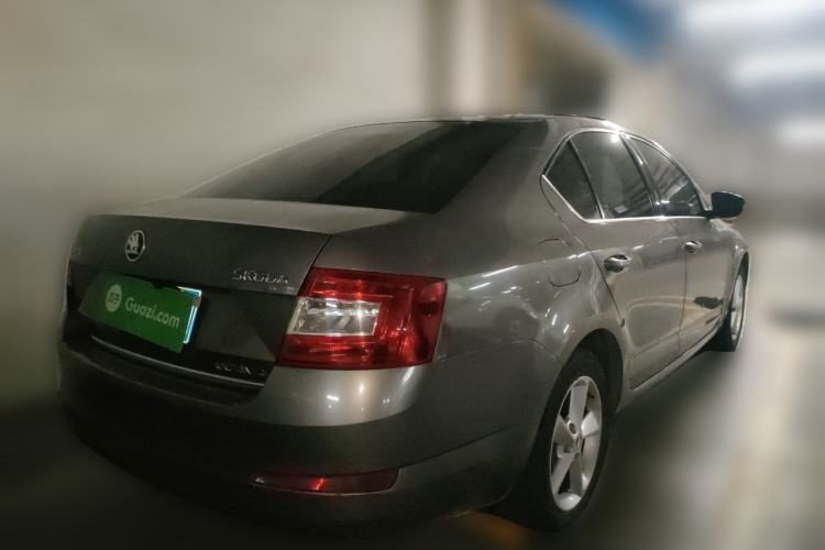 Used Skoda Octavia 2015 1.6L Manual Yijun Edition Rear Right 45 Deg