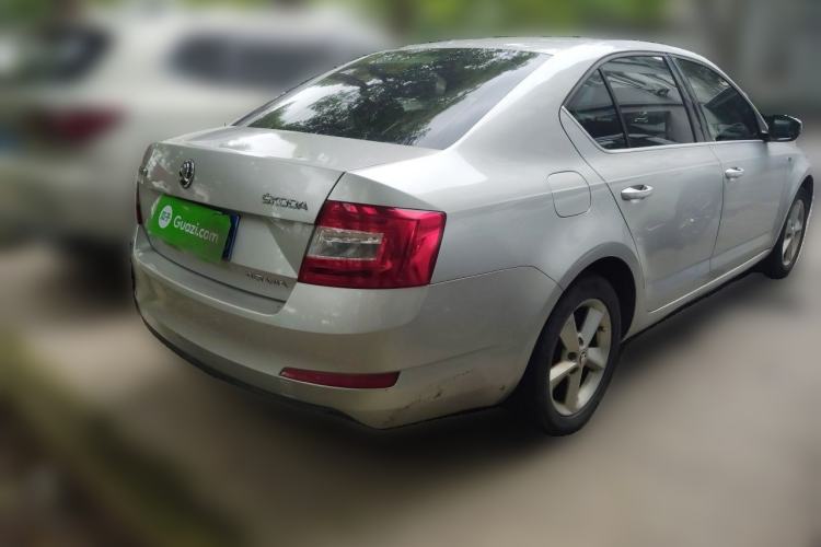 Used Skoda Octavia 2015 1.6L Manual Yijie Edition Rear Right 45 Deg