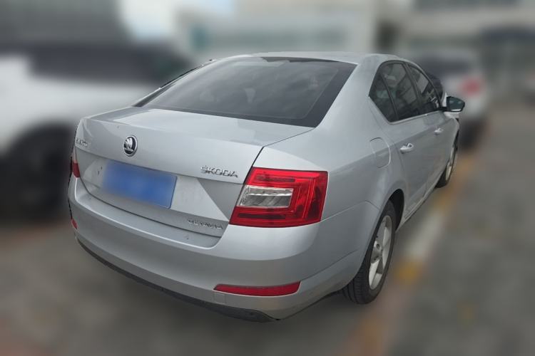 Used Skoda Octavia 2015 1.6L Automatic Yijie Edition Rear Right 45 Deg
