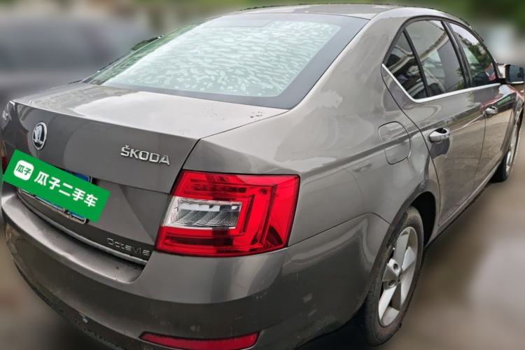 Used Skoda Octavia 2015 1.6L Automatic Yijun Edition Rear Right 45 Deg