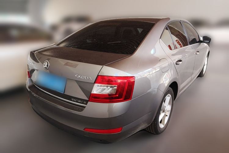 Used Skoda Octavia 2015 1.6L Manual Yijun Edition Rear Right 45 Deg