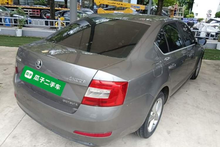 Used Skoda Octavia 2015 1.6L Automatic Yijie Edition Rear Right 45 Deg