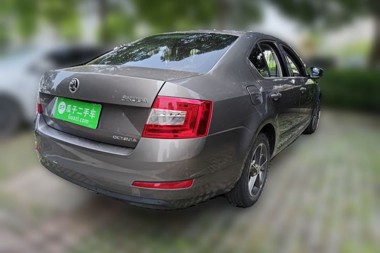 Used Skoda Octavia 2015 1.6L Manual Yijie Edition Rear Right 45 Deg
