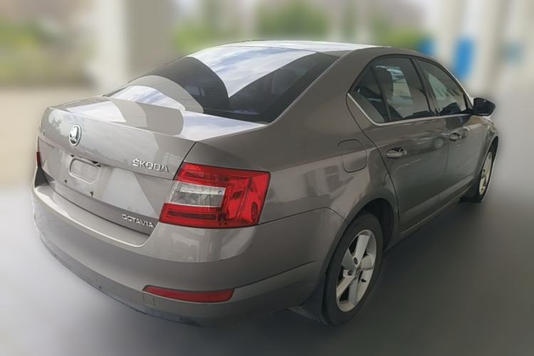 Used Skoda Octavia 2015 1.6L Automatic Yijie Edition Rear Right 45 Deg