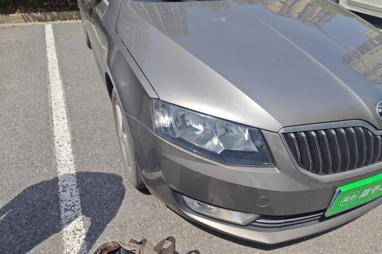 Used Skoda Octavia 2015 1.6L Automatic Yijun Edition Right Front Headlight