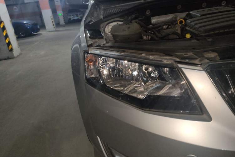 Used Skoda Octavia 2015 1.6L Automatic Yijie Edition Right Front Headlight