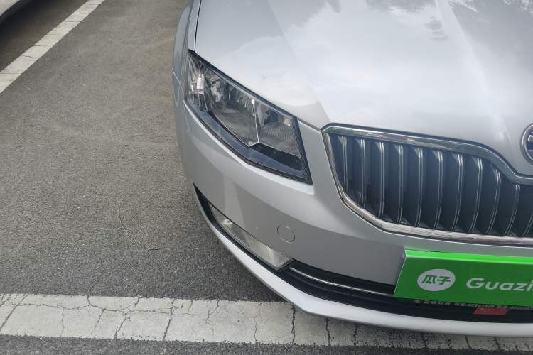 Used Skoda Octavia 2015 1.6L Automatic Yijun Edition Right Front Headlight