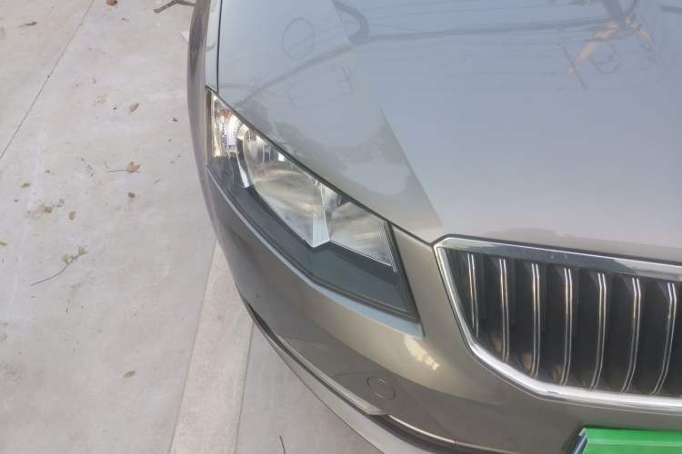 Used Skoda Octavia 2015 1.6L Automatic Yijun Edition Right Front Headlight
