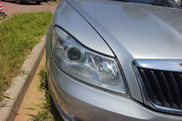 Used Skoda Octavia 2015 Classic Model 1.6L Manual Eado Version Right Front Headlight