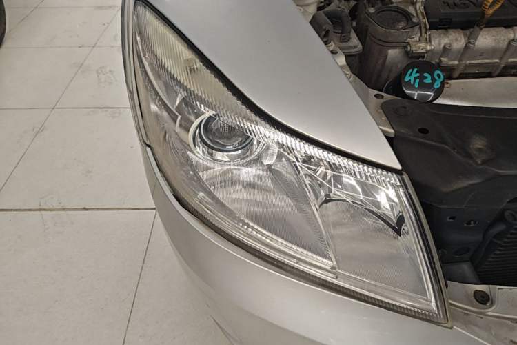 Used Skoda Octavia 2015 Classic Model 1.6L Manual Eado Version Right Front Headlight