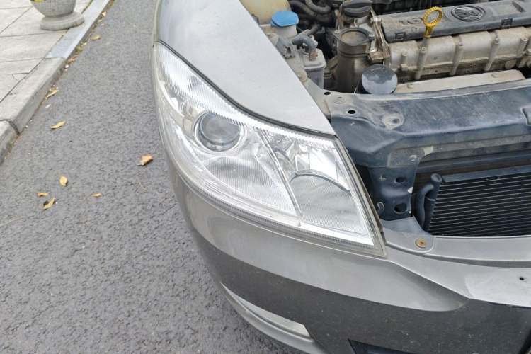 Used Skoda Octavia 2015 Classic Model 1.6L Manual Yijie Edition Right Front Headlight