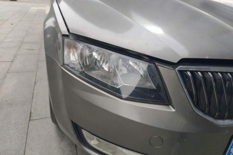 Used Skoda Octavia 2015 1.6L Manual Yijie Edition Right Front Headlight