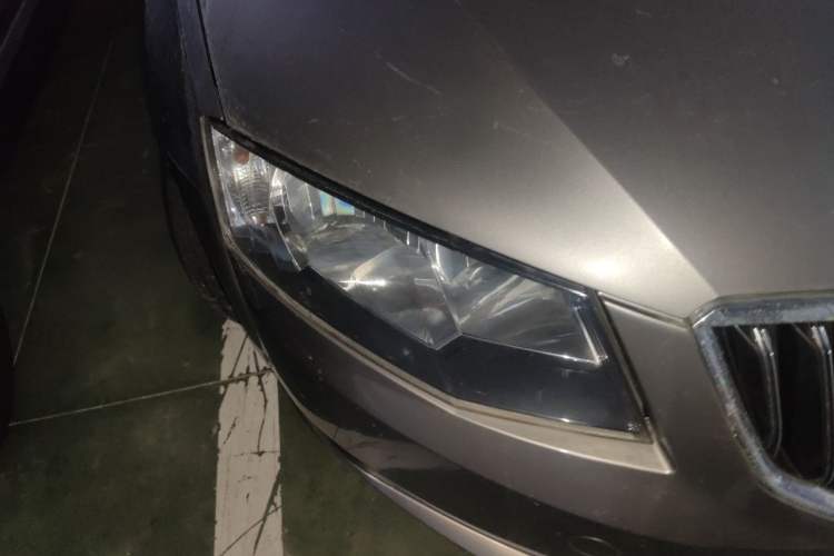 Used Skoda Octavia 2015 1.6L Automatic Yijie Edition Right Front Headlight