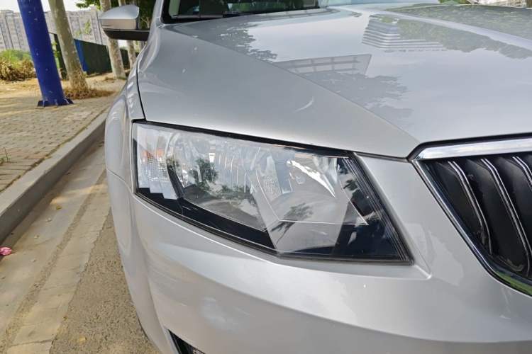 Used Skoda Octavia 2015 1.6L Automatic Yijun Edition Right Front Headlight