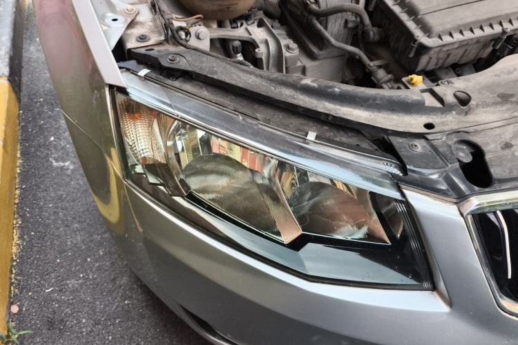 Used Skoda Octavia 2015 1.6L Manual Eado Edition Right Front Headlight