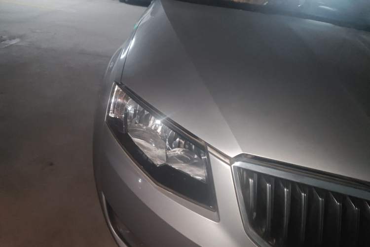 Used Skoda Octavia 2015 1.6L Automatic Yijun Edition Right Front Headlight