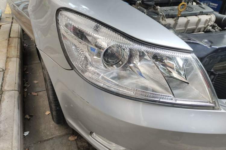 Used Skoda Octavia 2015 Classic Model 1.6L Manual Eado Version Right Front Headlight