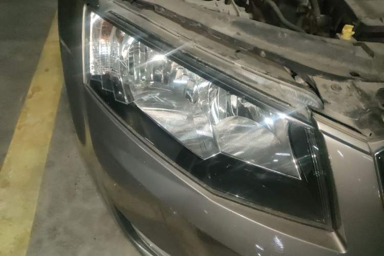 Used Skoda Octavia 2015 1.6L Manual Yijun Edition Right Front Headlight