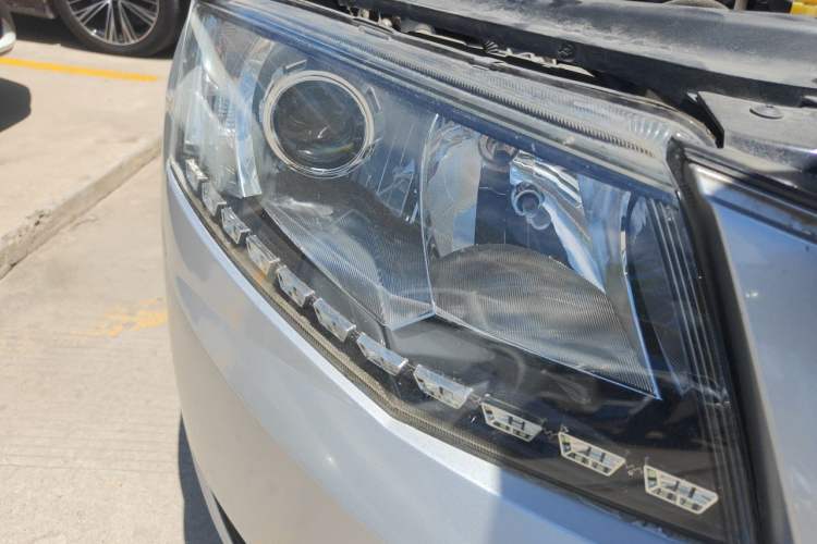 Used Skoda Octavia 2015 1.6L Automatic Yijun Edition Right Front Headlight