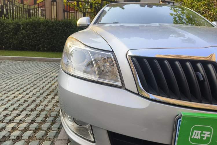 Used Skoda Octavia 2015 Classic Model 1.6L Automatic Yijie Version Right Front Headlight