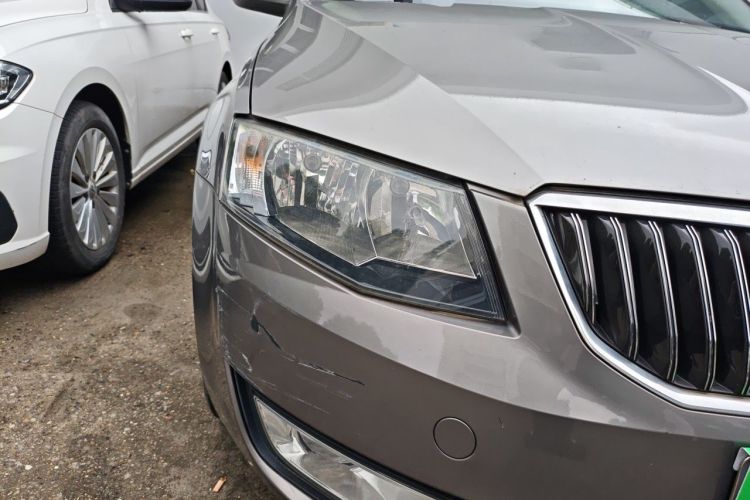 Used Skoda Octavia 2015 1.6L Automatic Yijun Edition Right Front Headlight