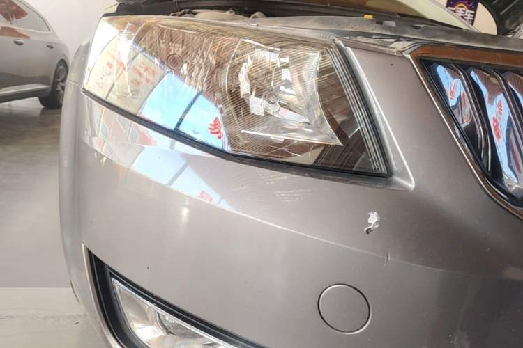 Used Skoda Octavia 2015 1.6L Manual Yijun Edition Right Front Headlight