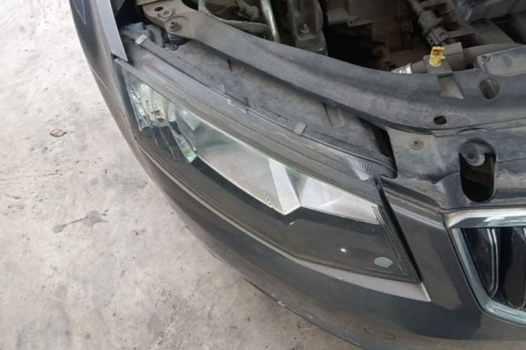 Used Skoda Octavia 2015 1.6L Automatic Yijie Edition Right Front Headlight