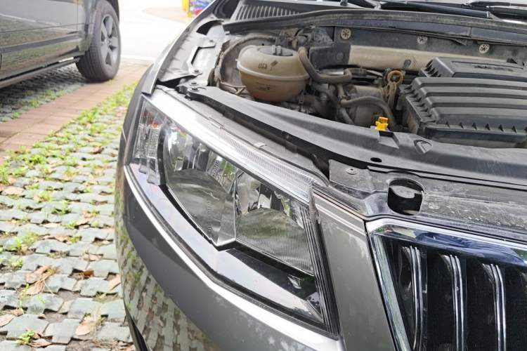 Used Skoda Octavia 2015 1.6L Manual Yijie Edition Right Front Headlight