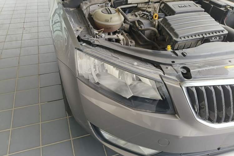 Used Skoda Octavia 2015 1.6L Automatic Yijie Edition Right Front Headlight
