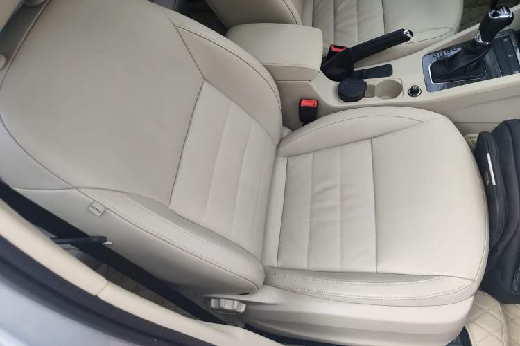 Used Skoda Octavia 2015 1.6L Automatic Yijun Edition Right Front Seat