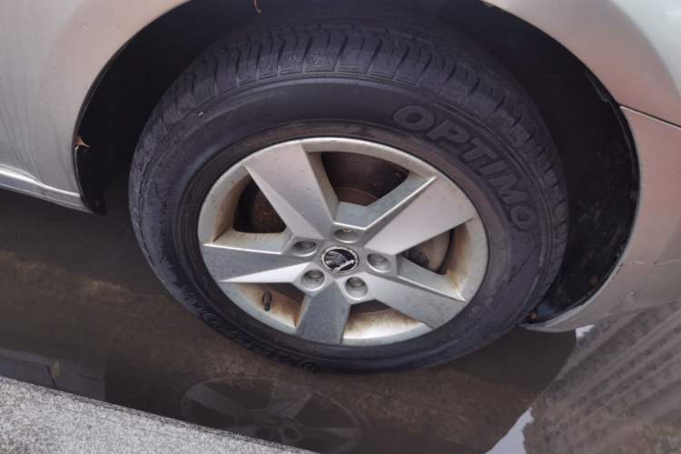 Used Skoda Octavia 2015 1.6L Automatic Eado Edition Right Front Wheel Hub