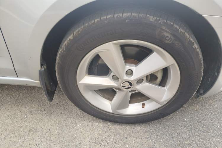 Used Skoda Octavia 2015 1.6L Automatic Yijun Edition Right Front Wheel Hub