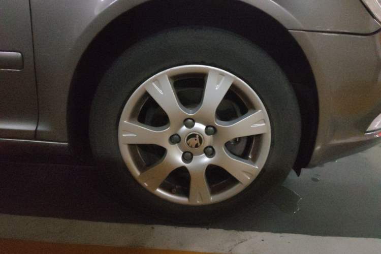 Used Skoda Octavia 2015 Classic Model 1.6L Manual Yijie Edition Right Front Wheel Hub